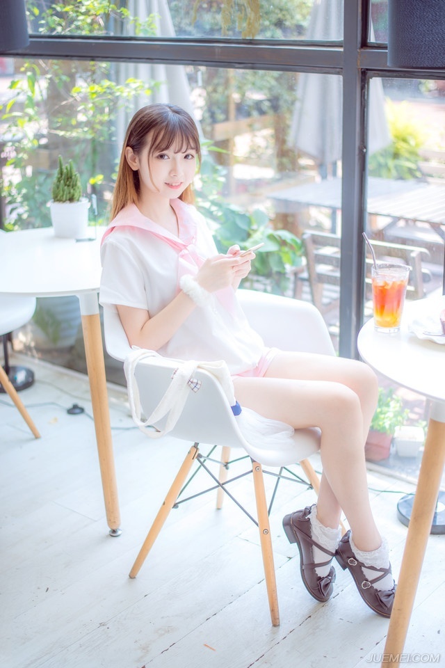 “吼~”
